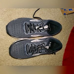 Brooks Sneakers